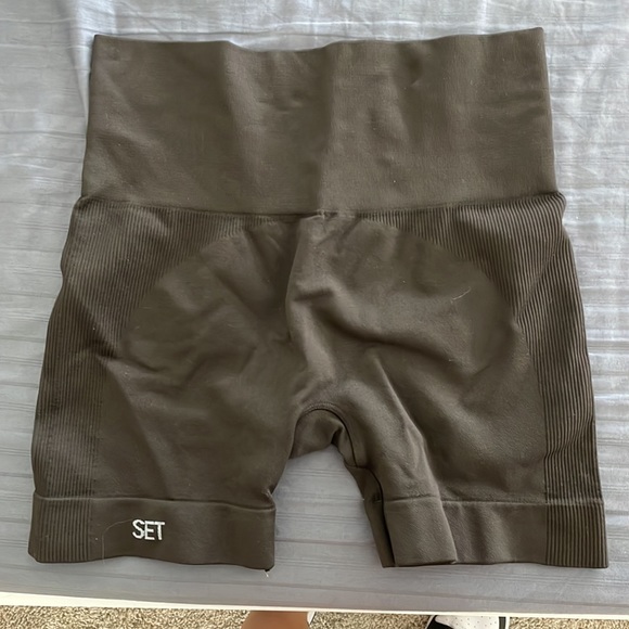 Set active - Picture 2 of 3